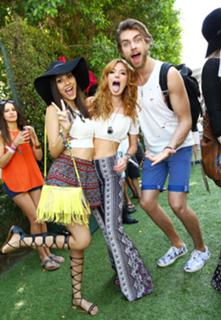 Victoria Justice feet photo thumbnail