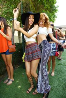 Victoria Justice feet photo thumbnail
