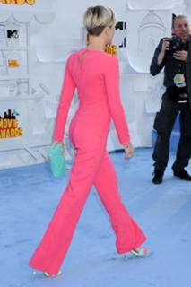 Scarlett Johansson feet photo thumbnail