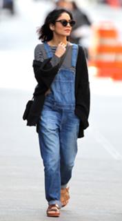 Vanessa Hudgens feet photo thumbnail
