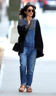 Vanessa Hudgens feet photo thumbnail