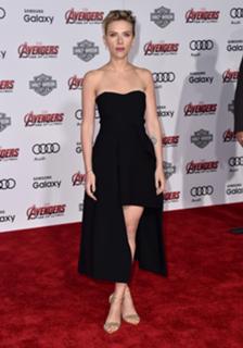 Scarlett Johansson feet photo thumbnail