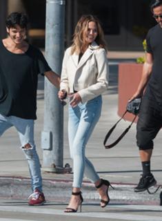 Chrissy Teigen feet photo thumbnail