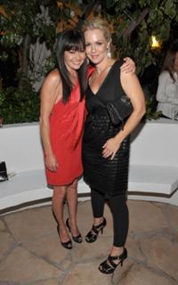 Jennie Garth feet photo thumbnail
