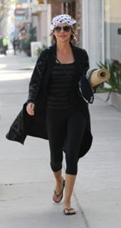 Lisa Rinna feet photo thumbnail