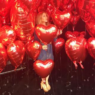 Kylie Minogue feet photo thumbnail