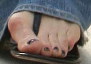 Victoria Beckham feet photo thumbnail