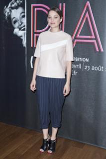 Marion Cotillard feet photo thumbnail