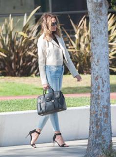 Chrissy Teigen feet photo thumbnail