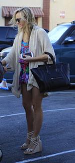 Nastia Liukin feet photo thumbnail