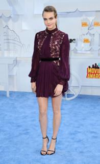 Cara Delevingne feet photo thumbnail