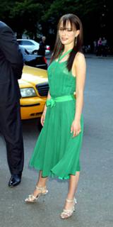 Natalie Portman feet photo thumbnail
