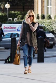 Fearne Cotton feet photo thumbnail