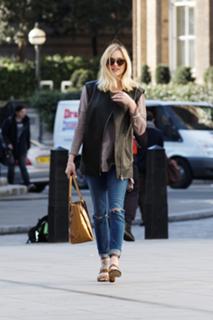Fearne Cotton feet photo thumbnail