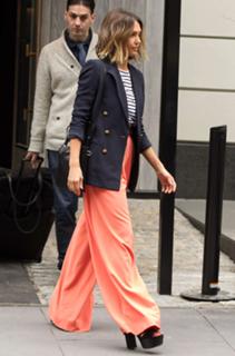 Jessica Alba feet photo thumbnail