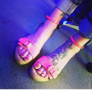 Fearne Cotton feet photo thumbnail
