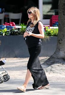Abbey Clancy feet photo thumbnail
