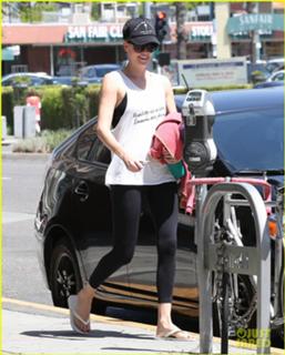 Charlize Theron feet photo thumbnail
