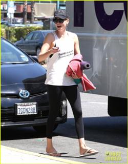 Charlize Theron feet photo thumbnail
