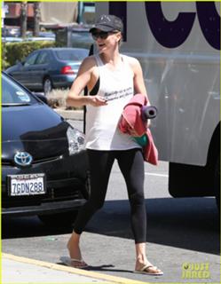 Charlize Theron feet photo thumbnail