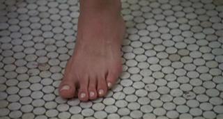Sarah Michelle Gellar feet photo thumbnail