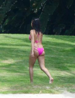 Selena Gomez feet photo thumbnail