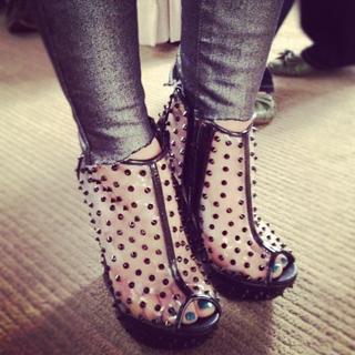 Lucy Hale feet photo thumbnail