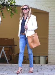 Reese Witherspoon feet photo thumbnail