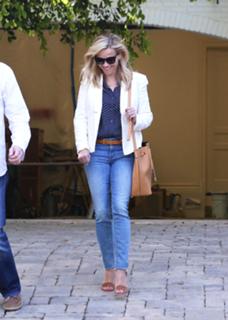 Reese Witherspoon feet photo thumbnail