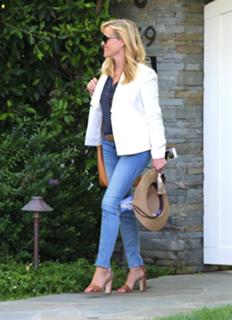 Reese Witherspoon feet photo thumbnail