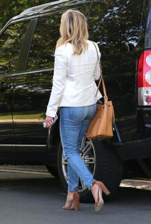 Reese Witherspoon feet photo thumbnail