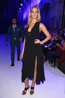 Erin Heatherton feet photo thumbnail