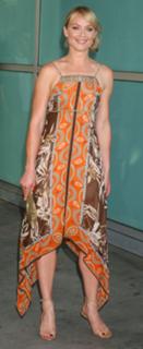 Elisabeth Röhm feet photo thumbnail