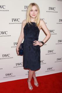 Dakota Fanning feet photo thumbnail