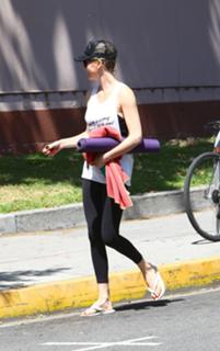 Charlize Theron feet photo thumbnail