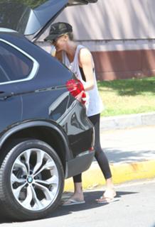 Charlize Theron feet photo thumbnail