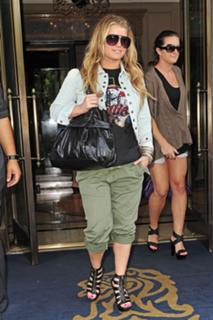 Jessica Simpson feet photo thumbnail