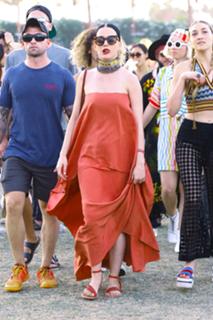 Katy Perry feet photo thumbnail