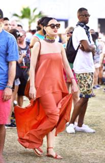 Katy Perry feet photo thumbnail