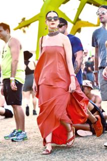 Katy Perry feet photo thumbnail