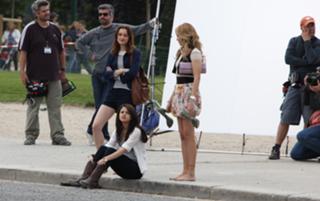Katie Cassidy feet photo thumbnail