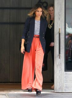 Jessica Alba feet photo thumbnail