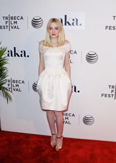 Dakota Fanning feet photo thumbnail