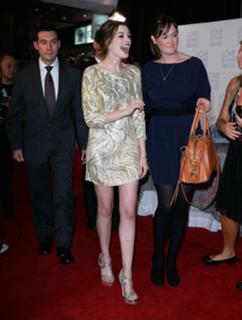 Anne Hathaway feet photo thumbnail