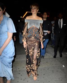 Shailene Woodley feet photo thumbnail