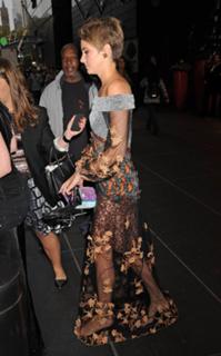 Shailene Woodley feet photo thumbnail