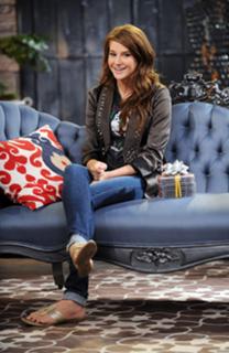 Shailene Woodley feet photo thumbnail