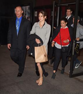 Shailene Woodley feet photo thumbnail