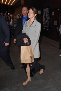 Shailene Woodley feet photo thumbnail
