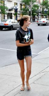 Shailene Woodley feet photo thumbnail